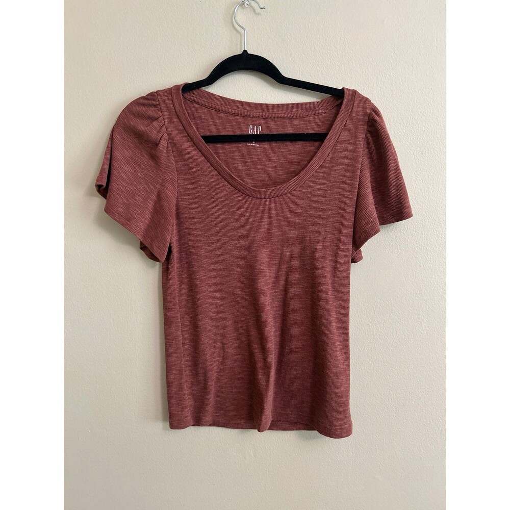 Gap medium burnt orange flutter, sleeved, ribbed shirt